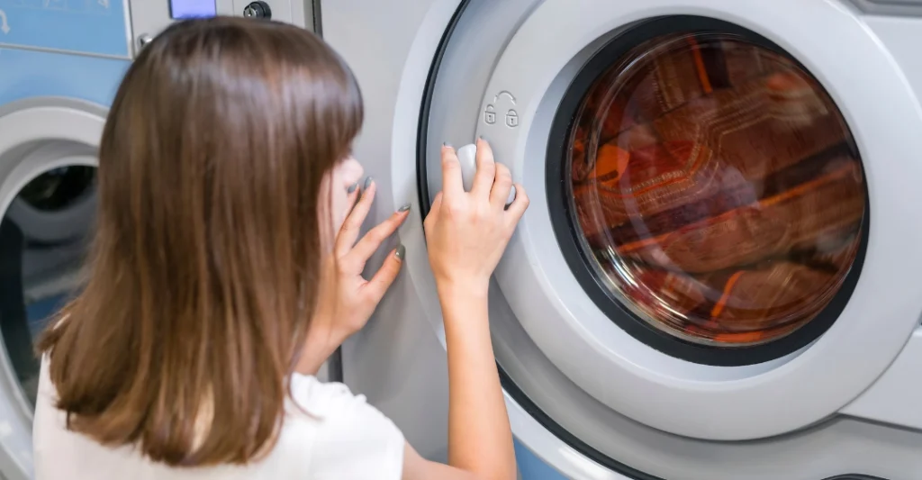 Cửa máy giặt đóng không chặt
