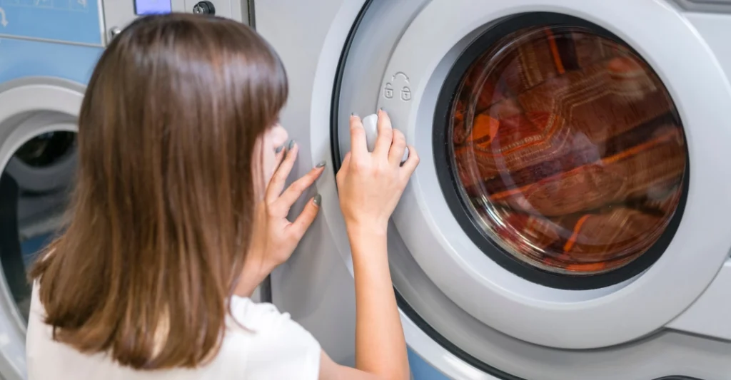 máy giặt bị khoá cửa khi đang trong chu trình giặt