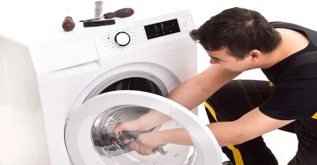 Bo mạch máy giặt bị lỗi là nguyên nhân phức tạp khiến máy xả nước liên tục.