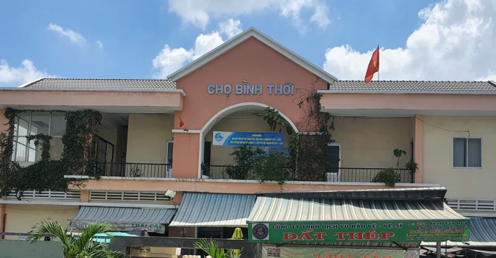 Chợ Bình Thới - khu vực trung tâm hỗ trợ dịch vụ sửa máy giặt Phường Bình Thới của Limosa