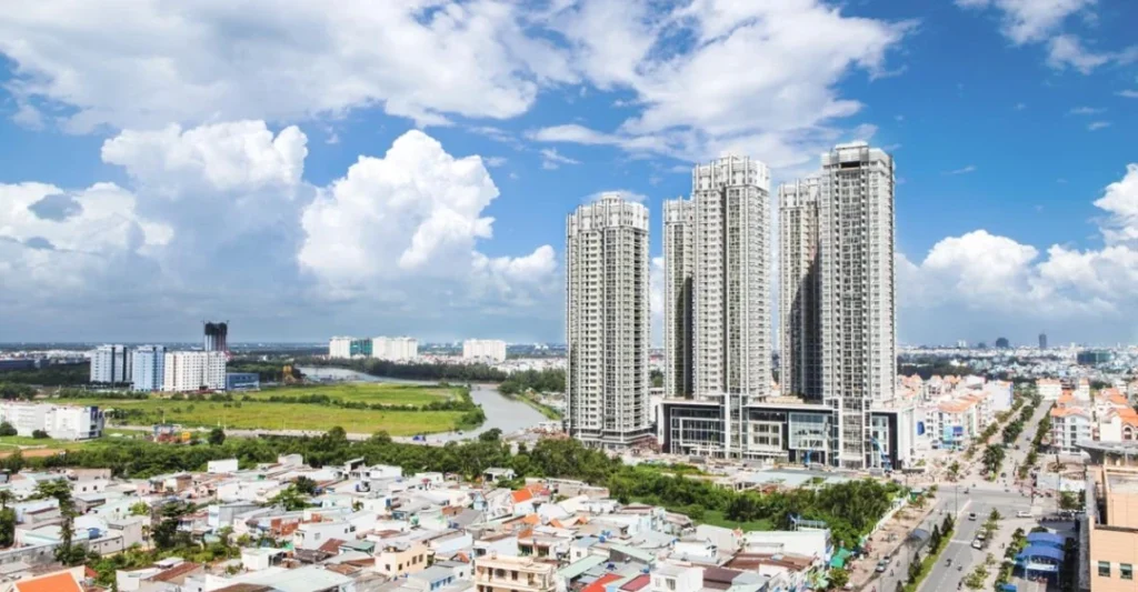 Toàn cảnh khu dân cư và các tòa nhà cao tầng tại Quận 11